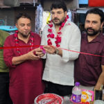 नवेद अयाज, पूर्व विधानसभा प्रत्याशी बसपा सदर ने बाजार शफातपोता में मून कॉस्मेटिक शॉप का किया उद्घाटन