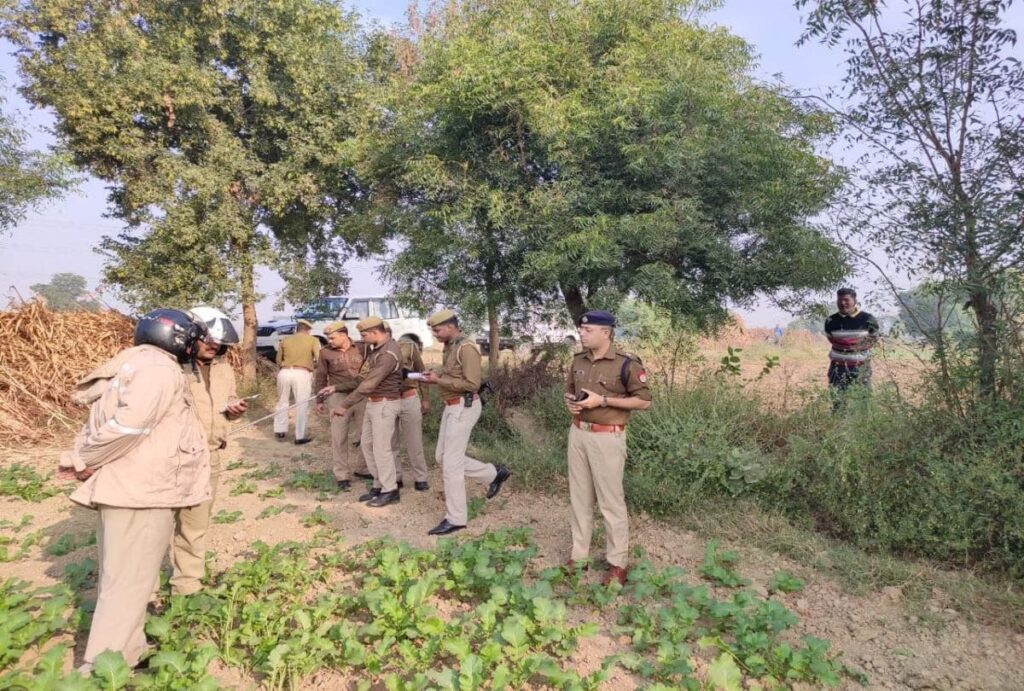 आगरा में खेत की मेड़ के विवाद में किसान पर गोली चलाने और डंडों से हमले की घटना
